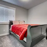 Three-Bedroom With Fireplace #41 Sunalta Downtown