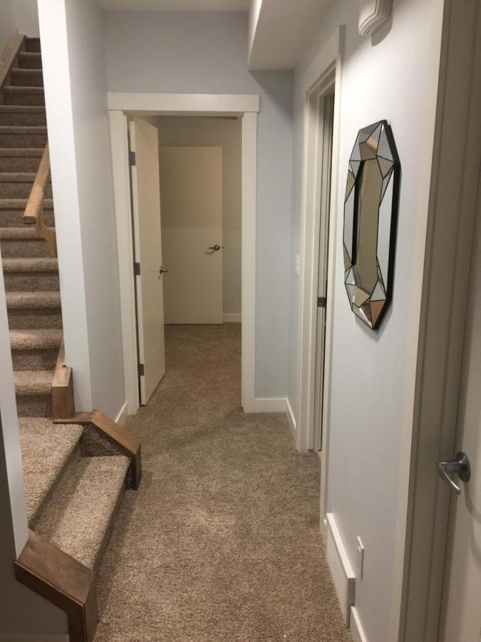 Three-bedroom With Fireplace #41 Sunalta Downtown *